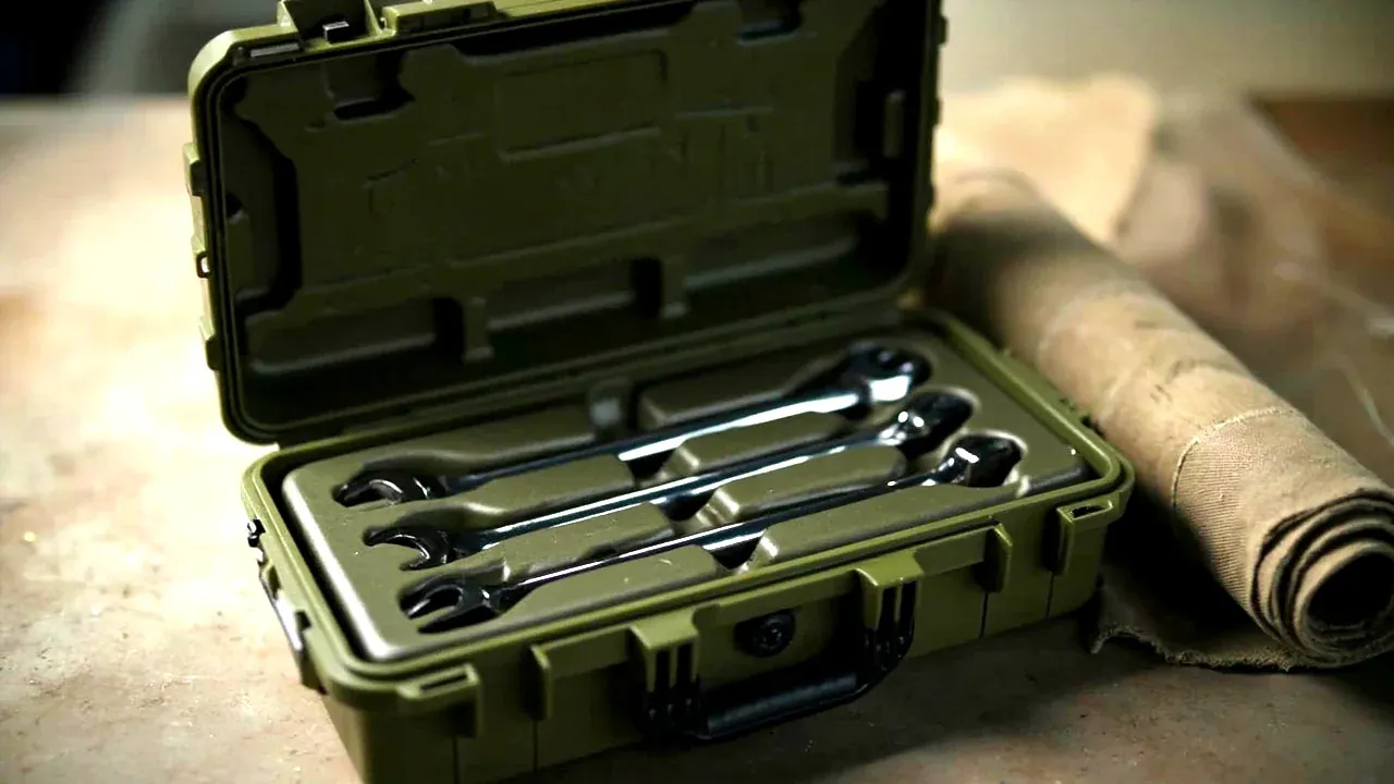 What Is a Tool Roll? Positioning Storage for Flat Tools